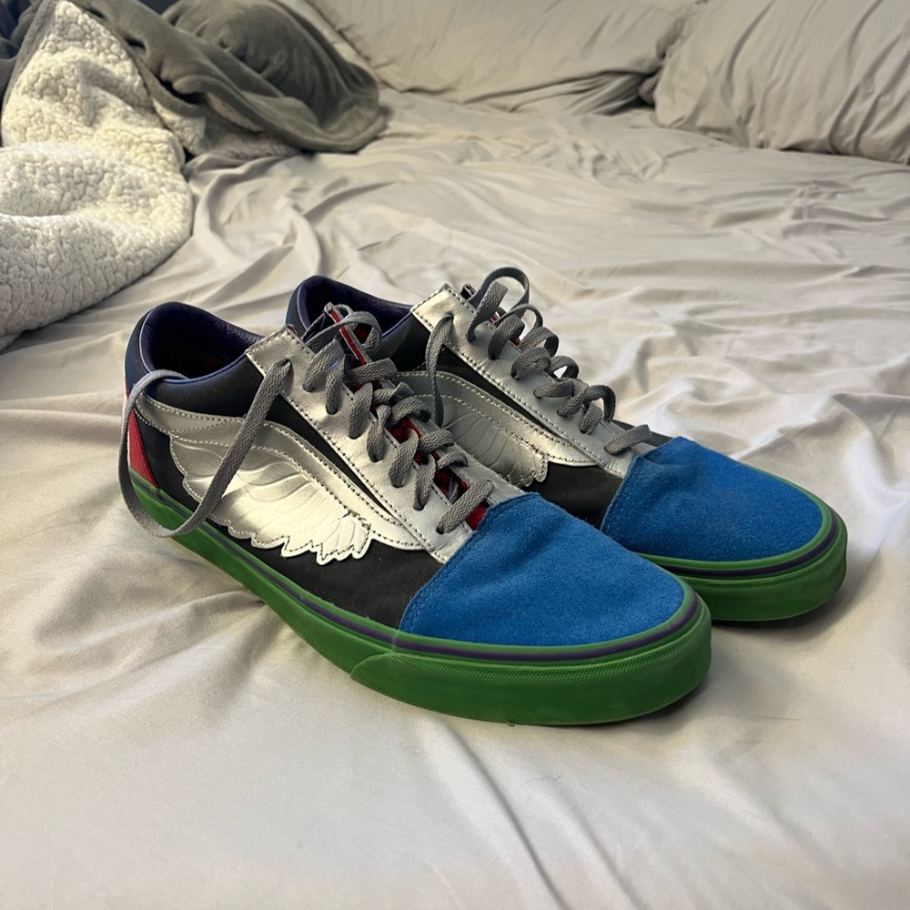 Avenger vans size 13